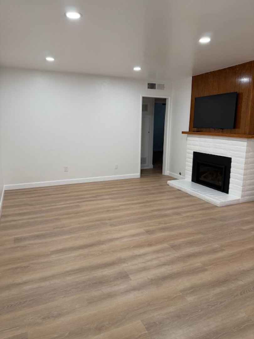 Porterville Apartment: 653 W. Henderson A-B