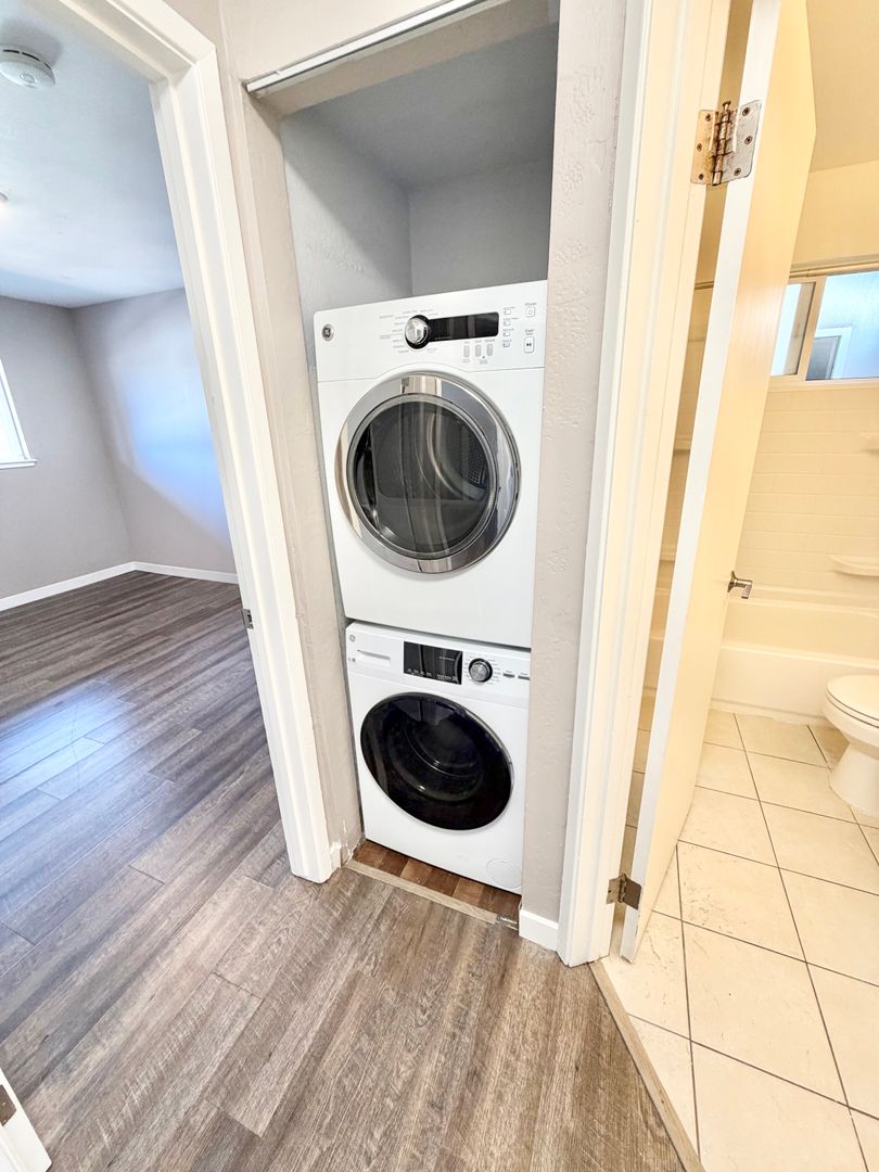 Redwood City Apartment: 1536 Oxford Street