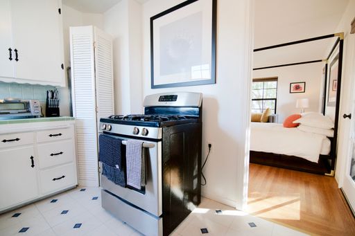 Studio Apartment, Walk to downtown Burlingame!