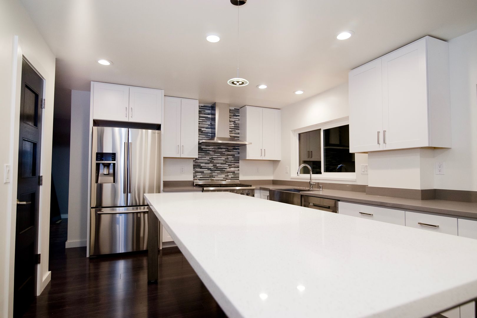 San Mateo Apartment: 20 Hobart Ave