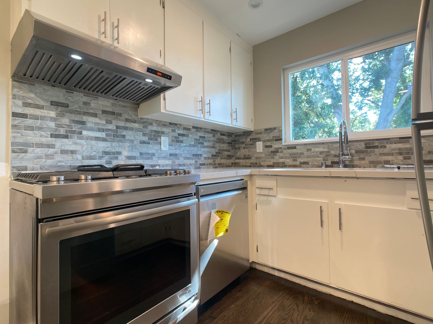 Redwood City Apartment: 806 Fulton St