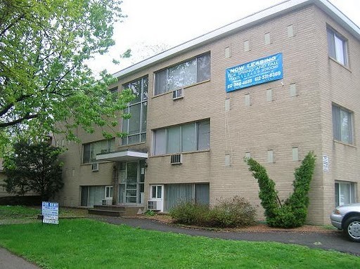 September move in! 2 bed/1 bath apartment near the U of M campus – photo 1