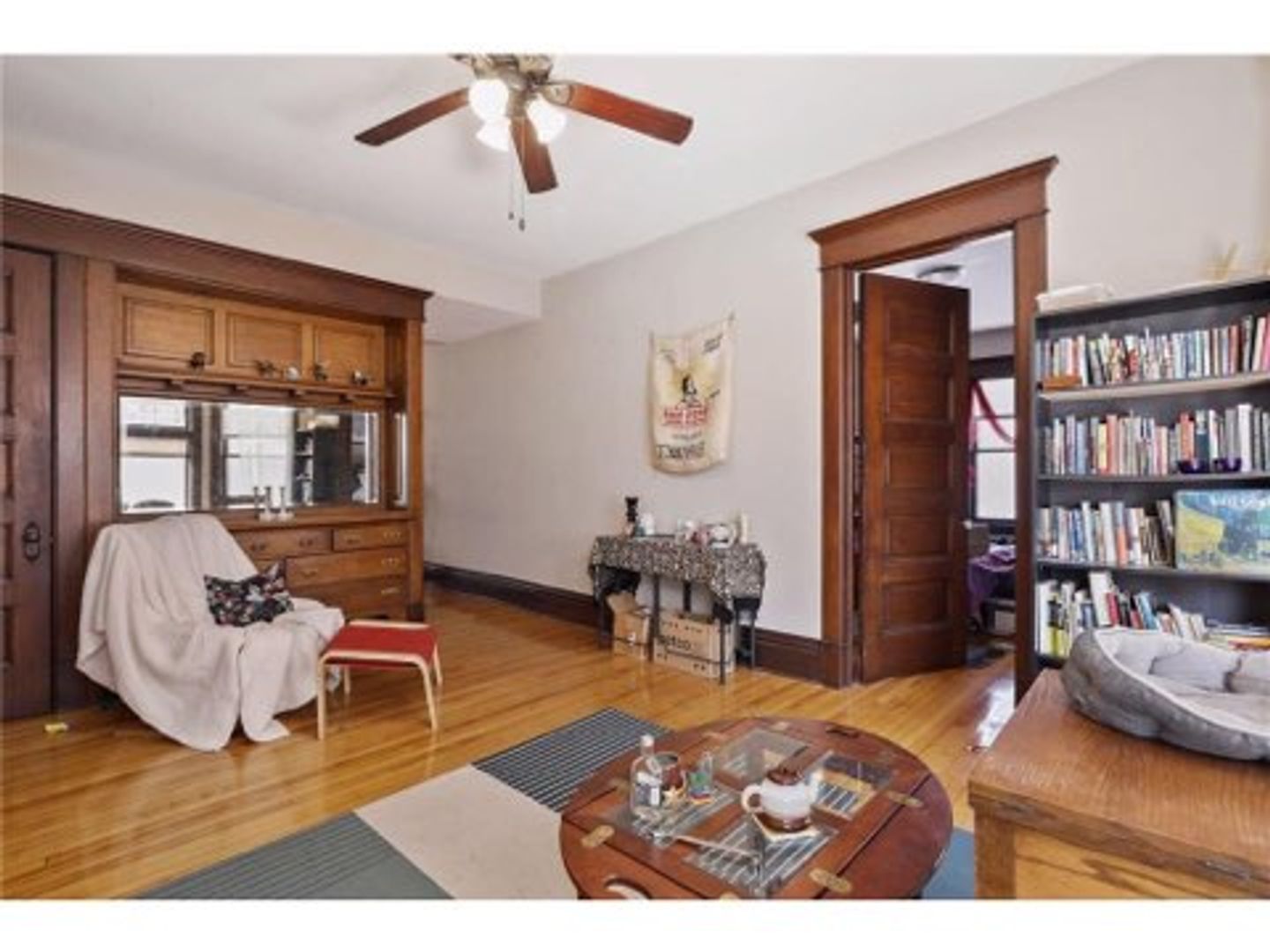 St. Paul Apartment: 1862 Roblyn Avenue