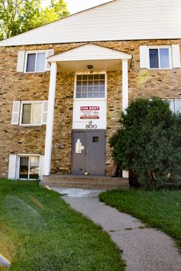 Cute 1 Bedrooms-Walk to U of M Campus! Half Off Deposit! – photo 1