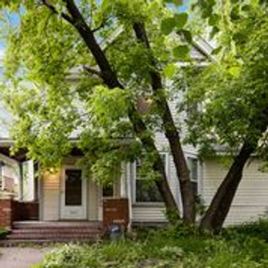 Close by Hamline~ Large 7 Bedroom - 2 Kitchen - 2 Living Spaces! - June 2027! – photo 1