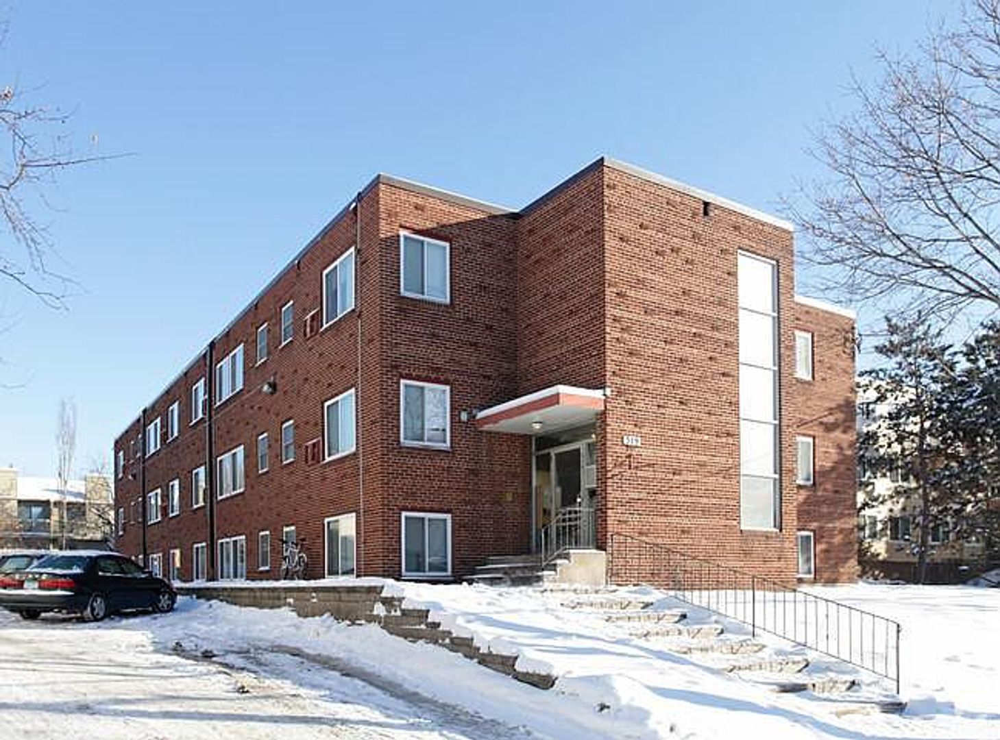 Minneapolis Apartment: 319 8th St SE