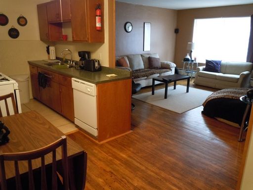 Great location!! 1 bedroom available 09/01/2025 – photo 1