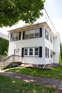 Available 09/01/2025- 6 bedroom/3 bathroom – photo 1