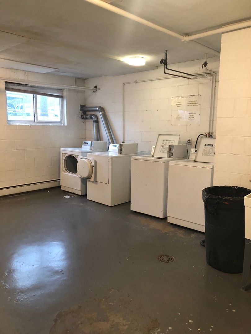 Minneapolis Apartment: 327 University Ave SE