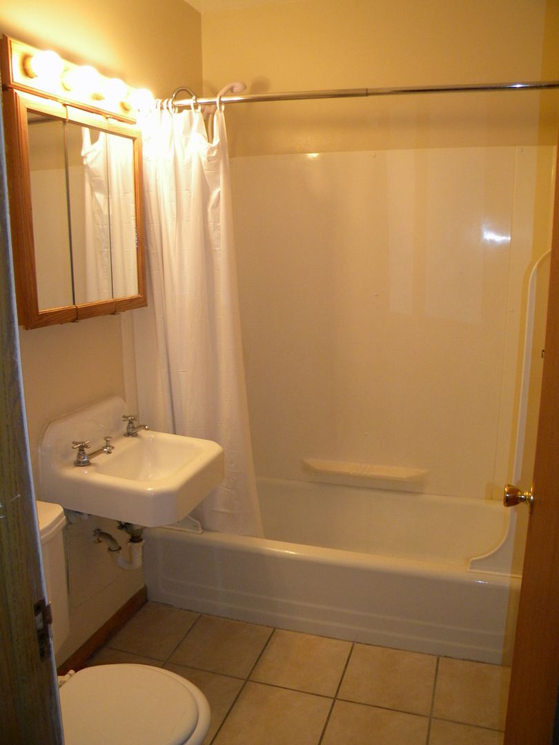 Lauderdale Apartment: 1846 Walnut St