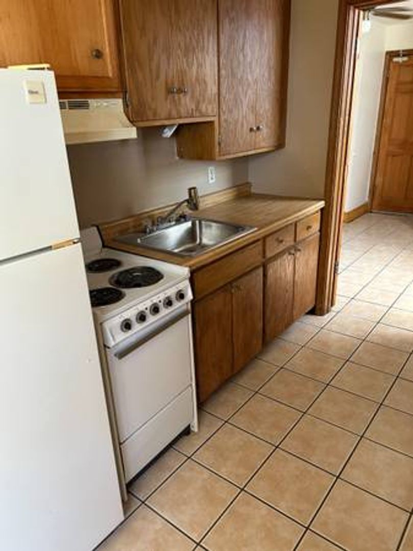 Lauderdale Apartment: 1846 Walnut St