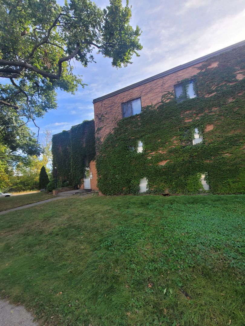 Minneapolis Apartment: 818 8th St SE