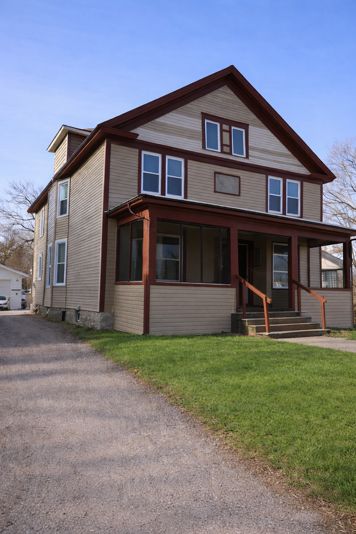 St. Paul Apartment: 427-429 Dewey St