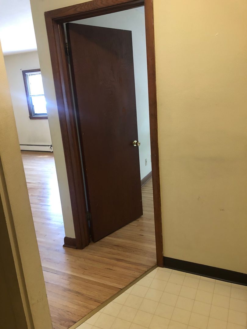 Minneapolis Apartment: 327 University Ave SE