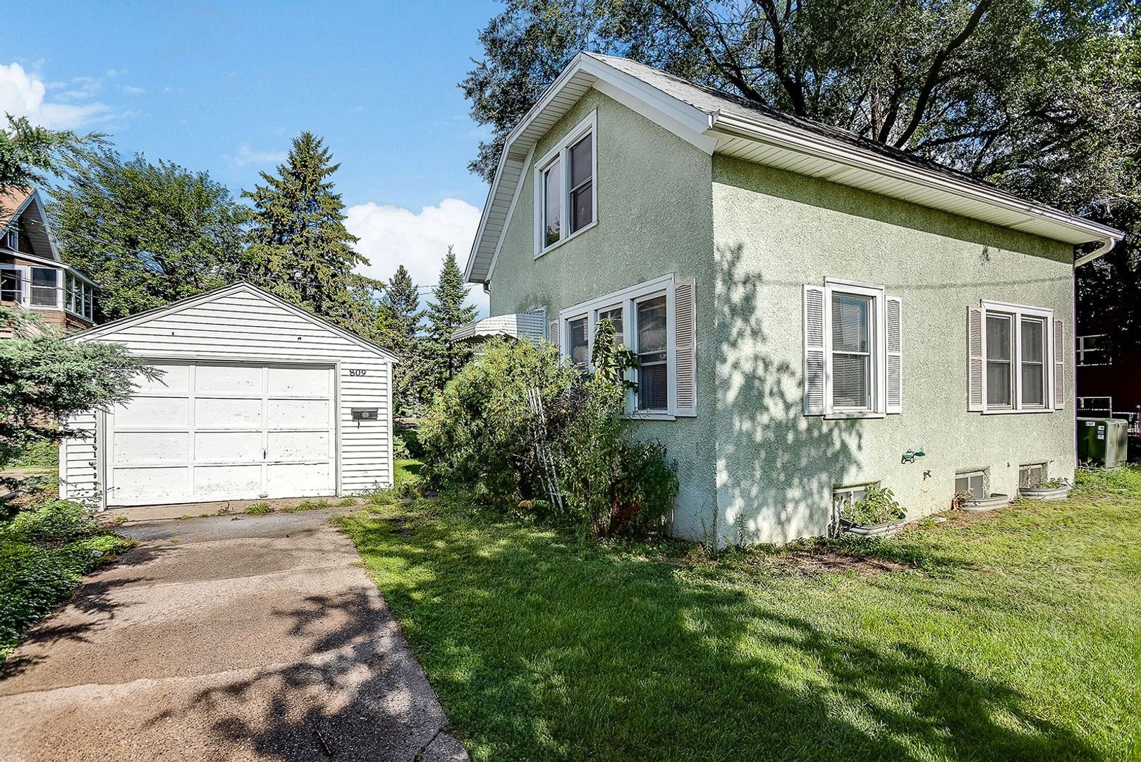 Minneapolis House: 809 13th Ave SE