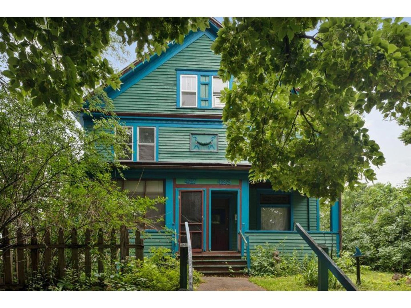 St. Paul Apartment: 427-429 Dewey St