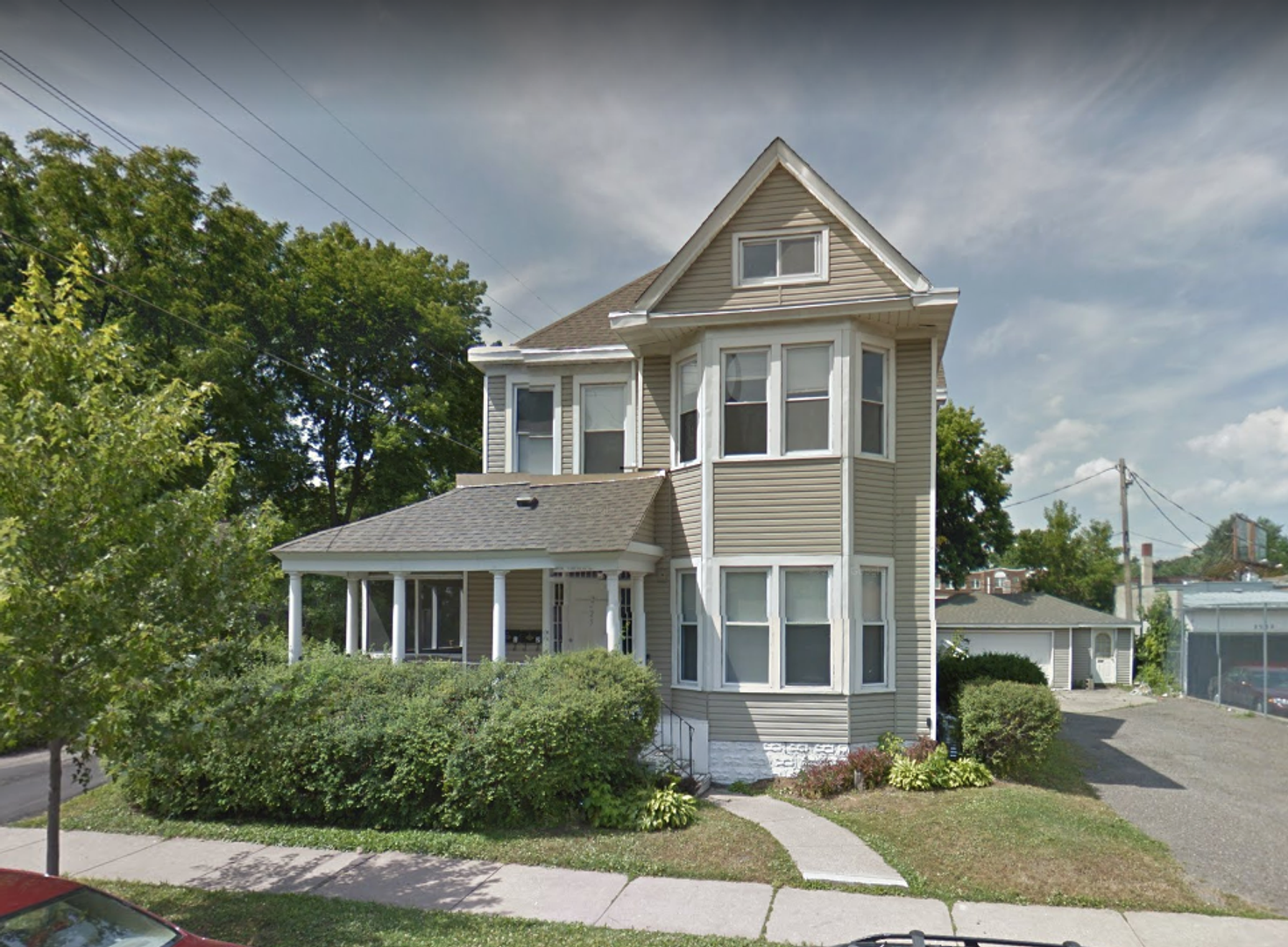 St. Paul Apartment: 225 Wilder St N