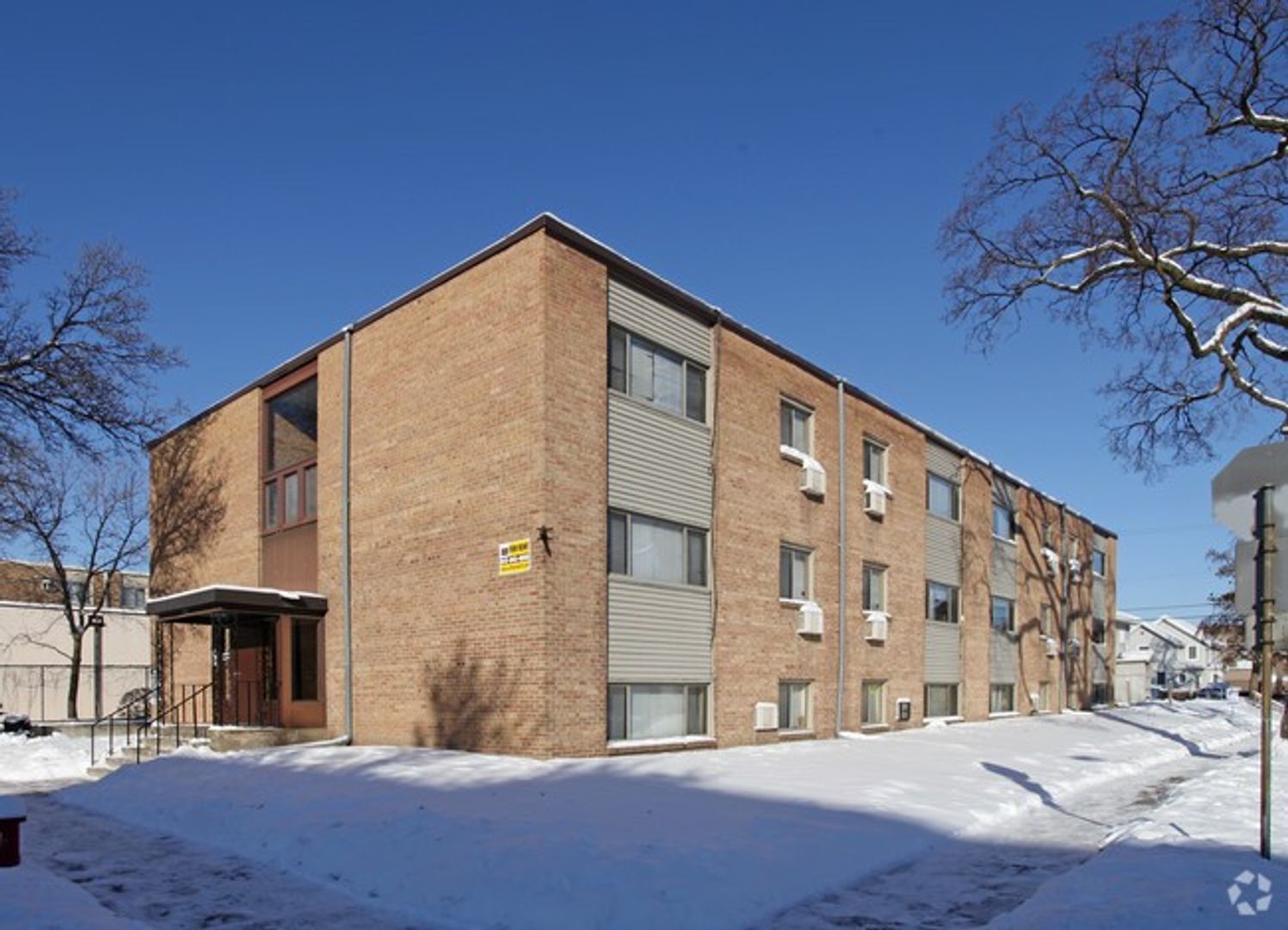 Minneapolis Apartment: 327 University Ave SE