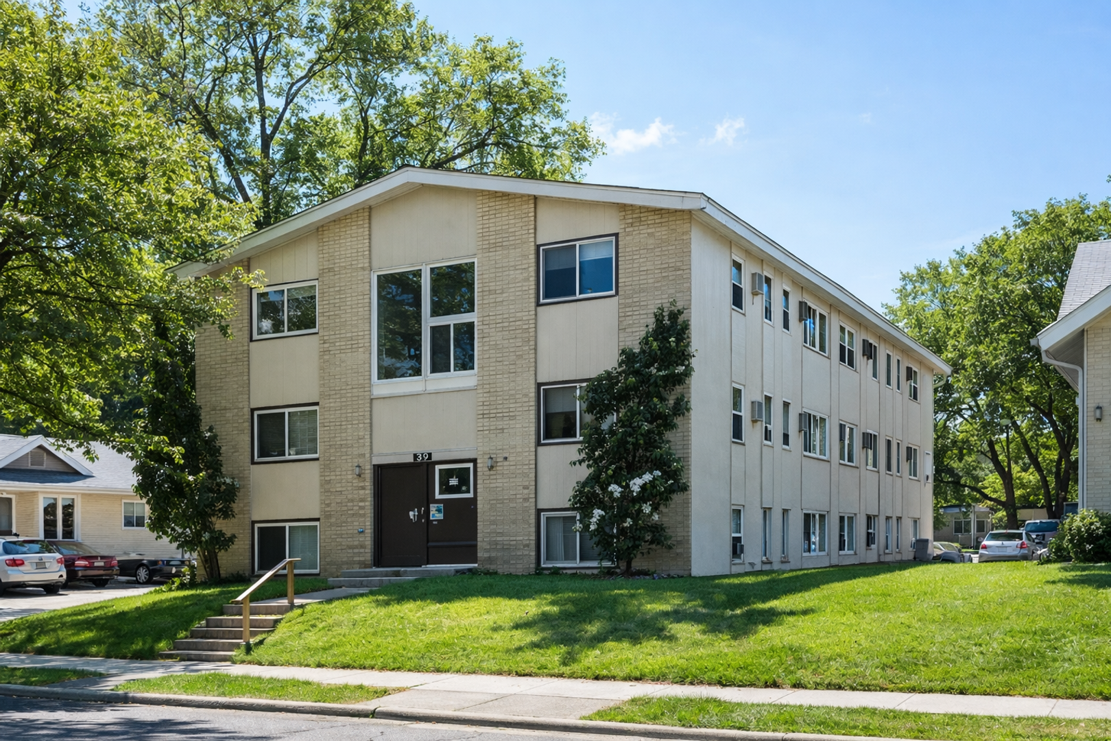 Minneapolis Apartment: 330 8th St SE