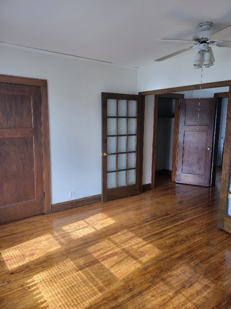 Minneapolis Apartment: 813 University Ave SE