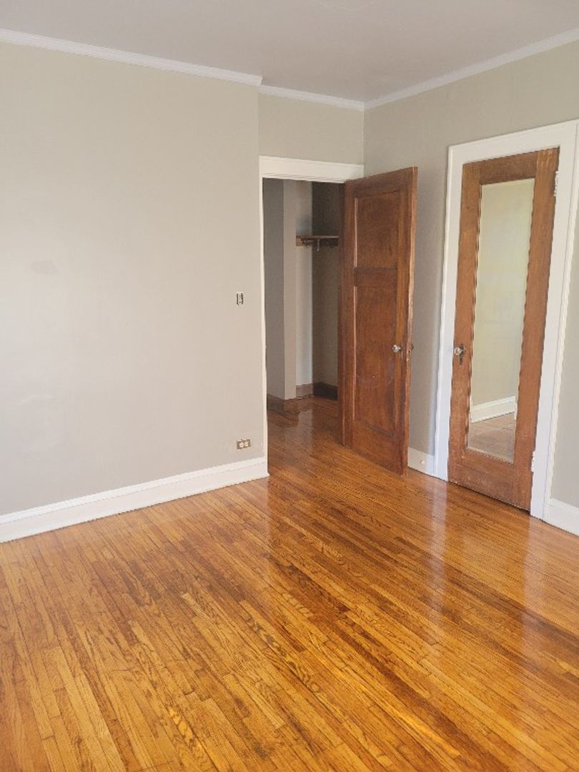 813 University Ave SE 6 of 7