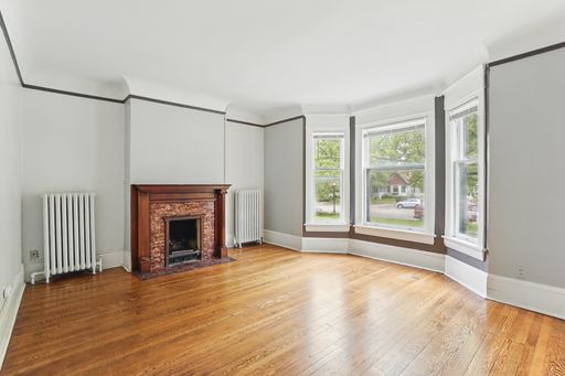 June 1st 2027 Move in Beautiful 7-8 Bedroom 5 Bathroom House! Close to Campuses! – photo 1