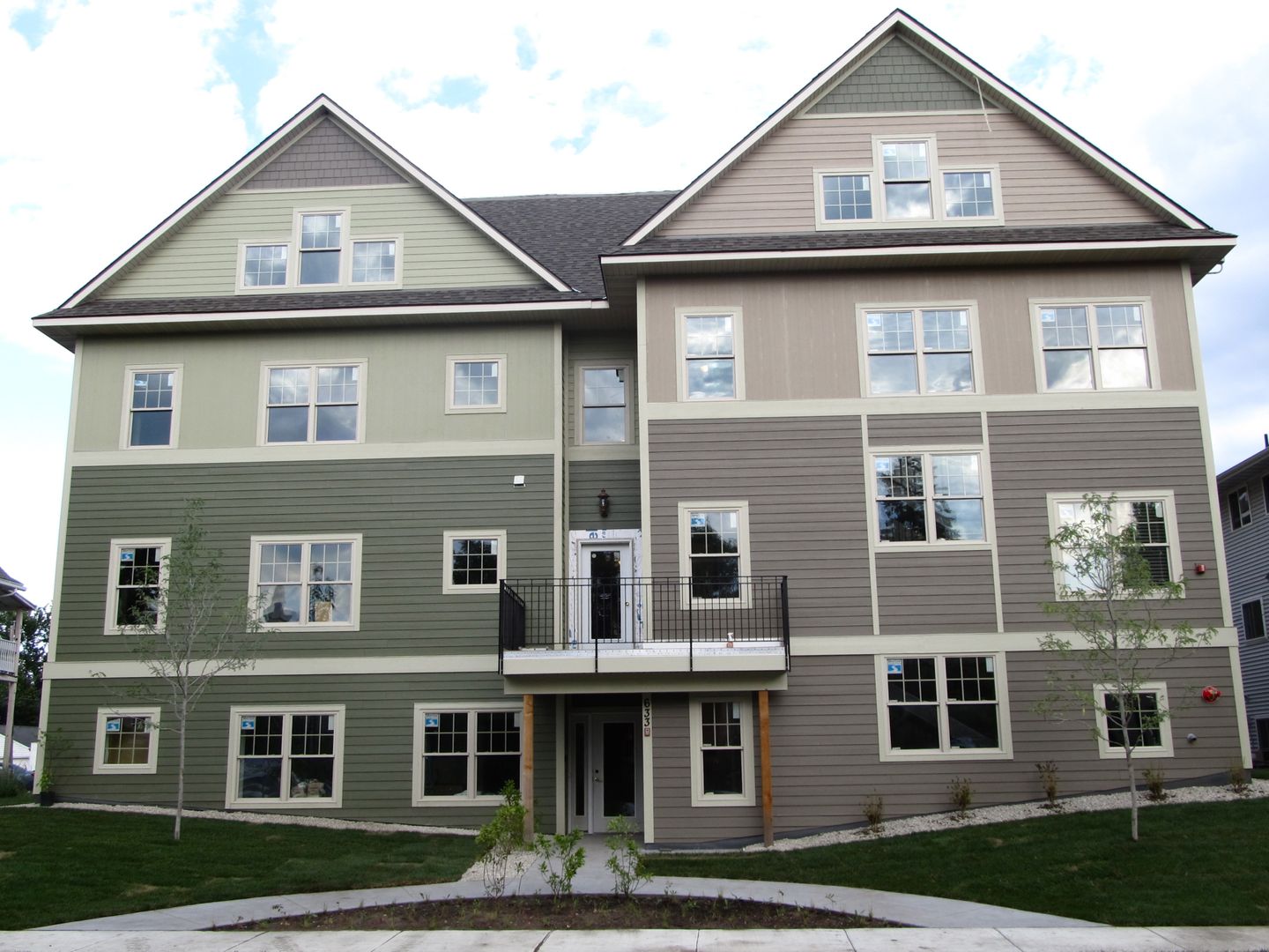 Minneapolis Apartment: 633 Ontario St SE