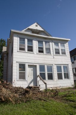 Available June 2027- Upper Level Duplex Unit- 6 Bedroom in Como – photo 1