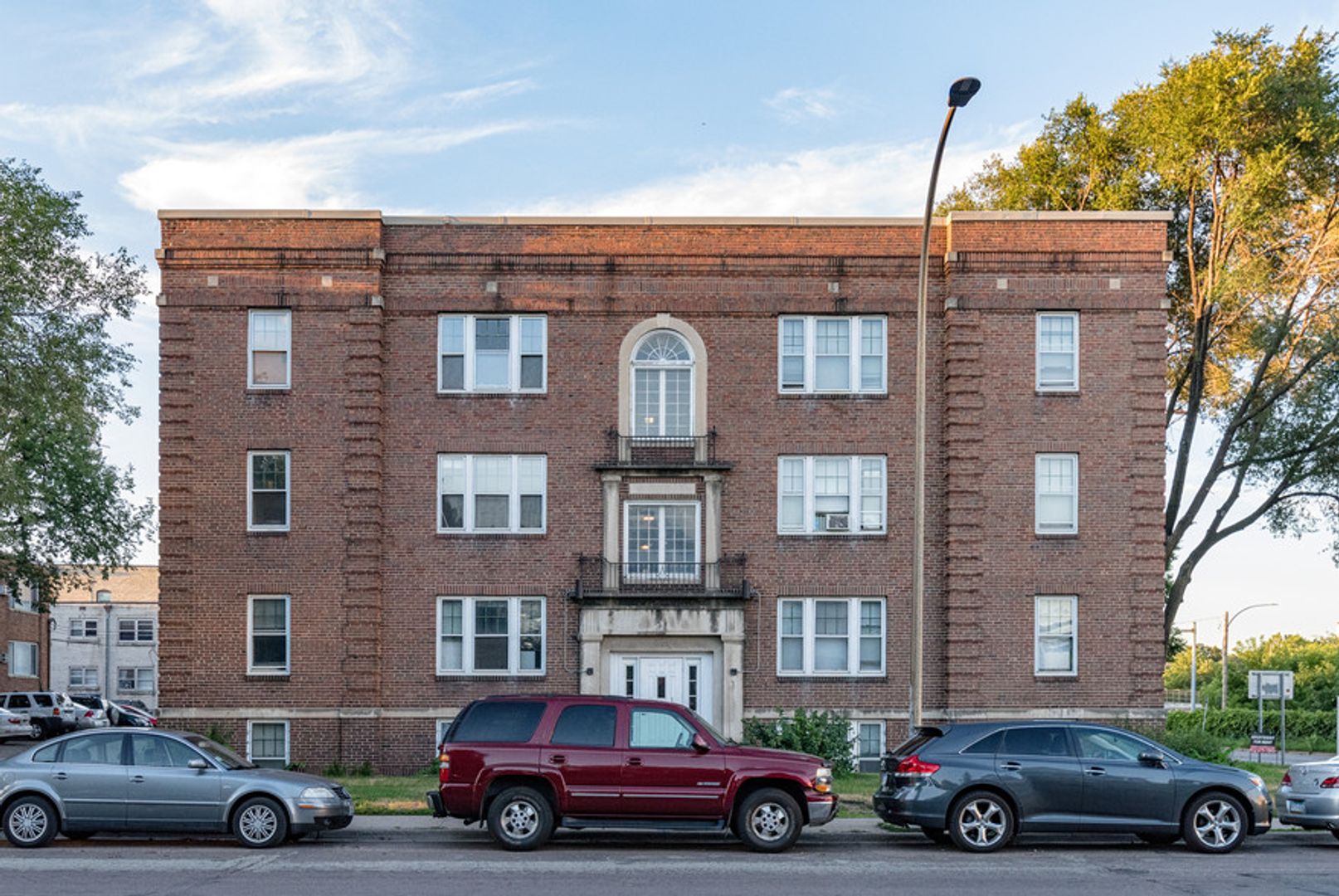Minneapolis Apartment: 813 University Ave SE