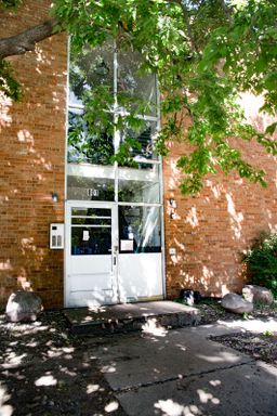 Close to U of M! Walking Distance Right on University Ave! Spacious 1 bedrooms. Sept 1st Move In – photo 1