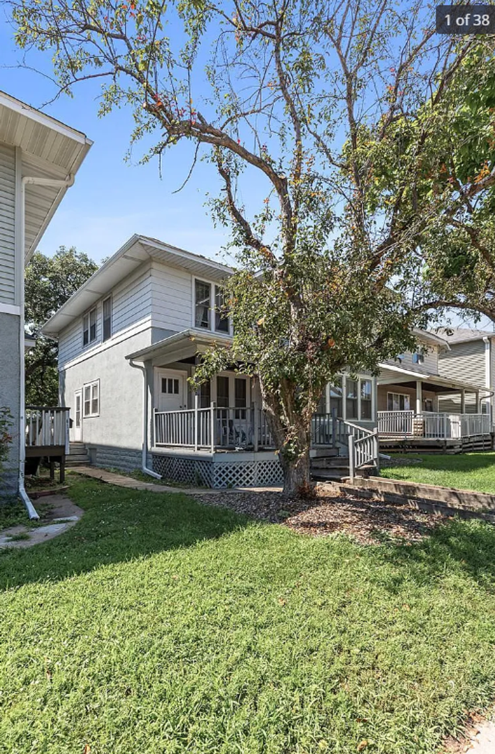 St. Paul Apartment: 613 Snelling Ave N