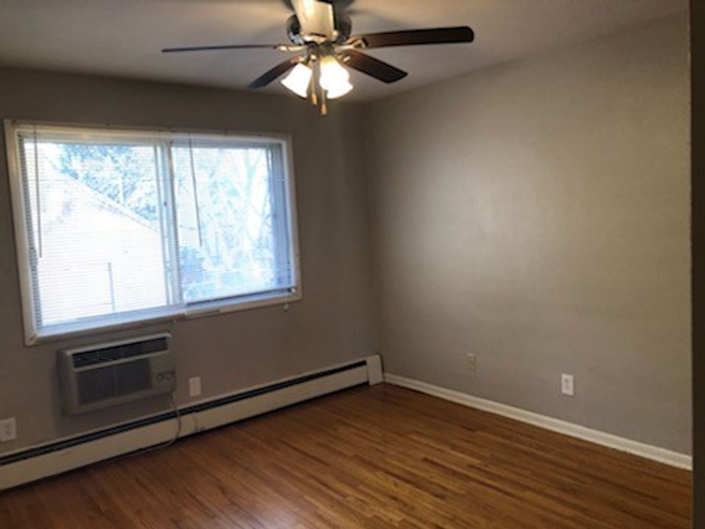 Minneapolis Apartment: 815 13th Ave SE