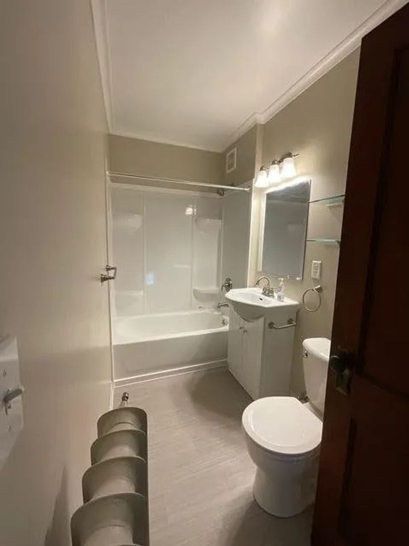 St. Paul Apartment: 803 Snelling Ave N