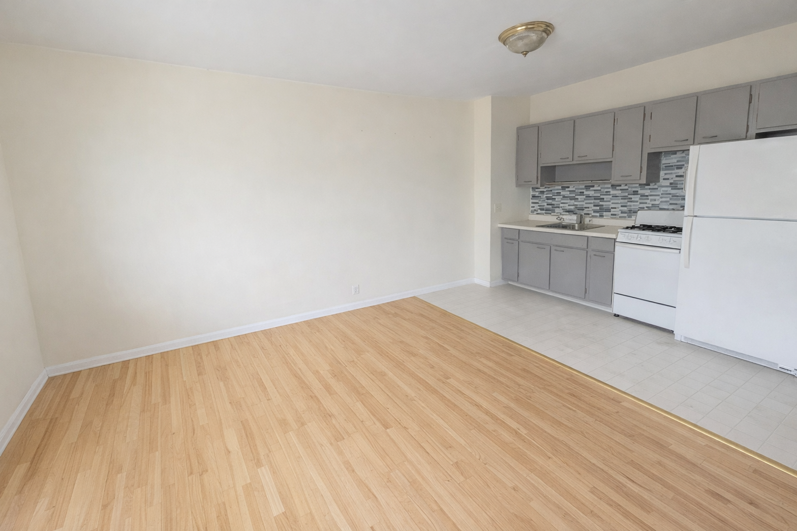 Minneapolis Apartment: 327 University Ave SE