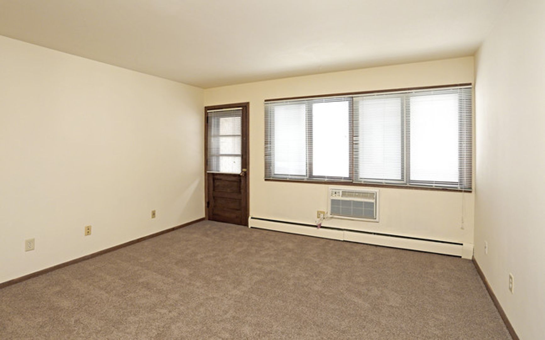 Minneapolis Apartment: 621 5th Ave SE