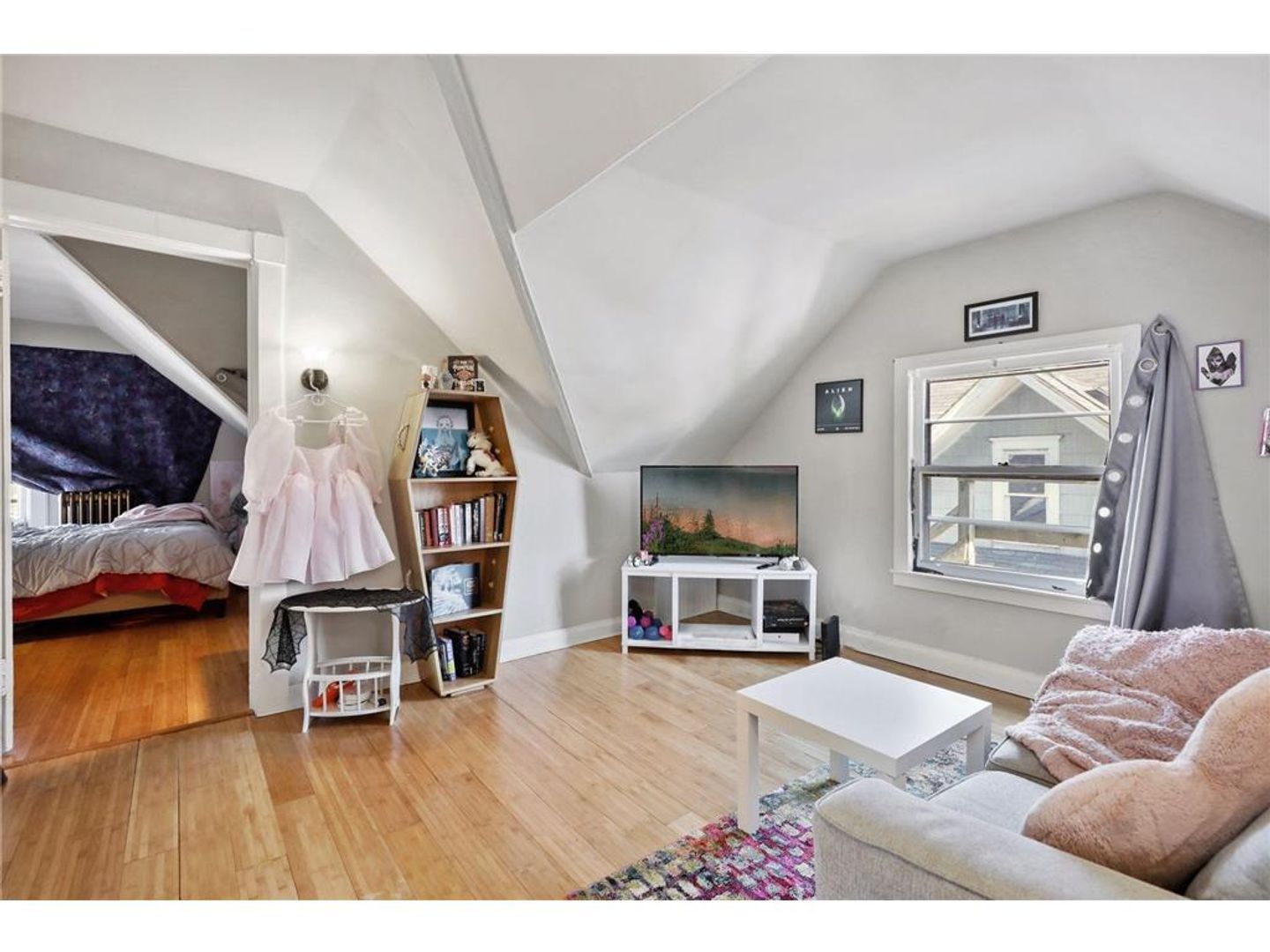 St. Paul Apartment: 1862 Roblyn Avenue