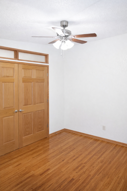 319 8th St SE – Studio Apartment Available – photo 1