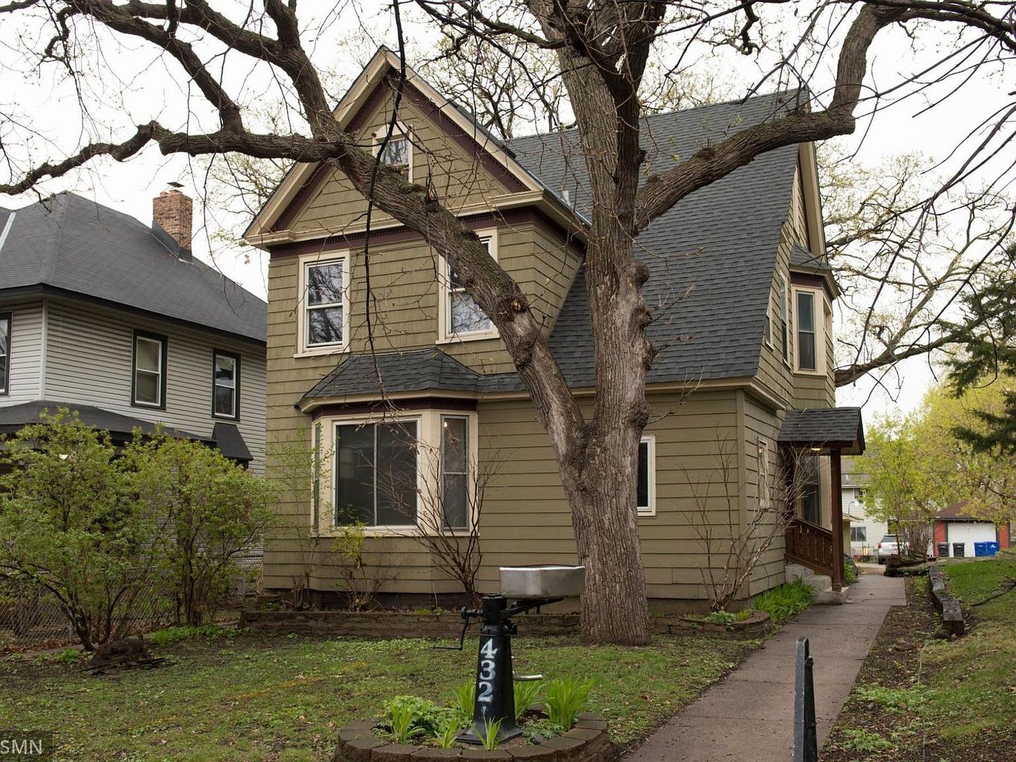 St. Paul Apartment: 432 N Dewey St