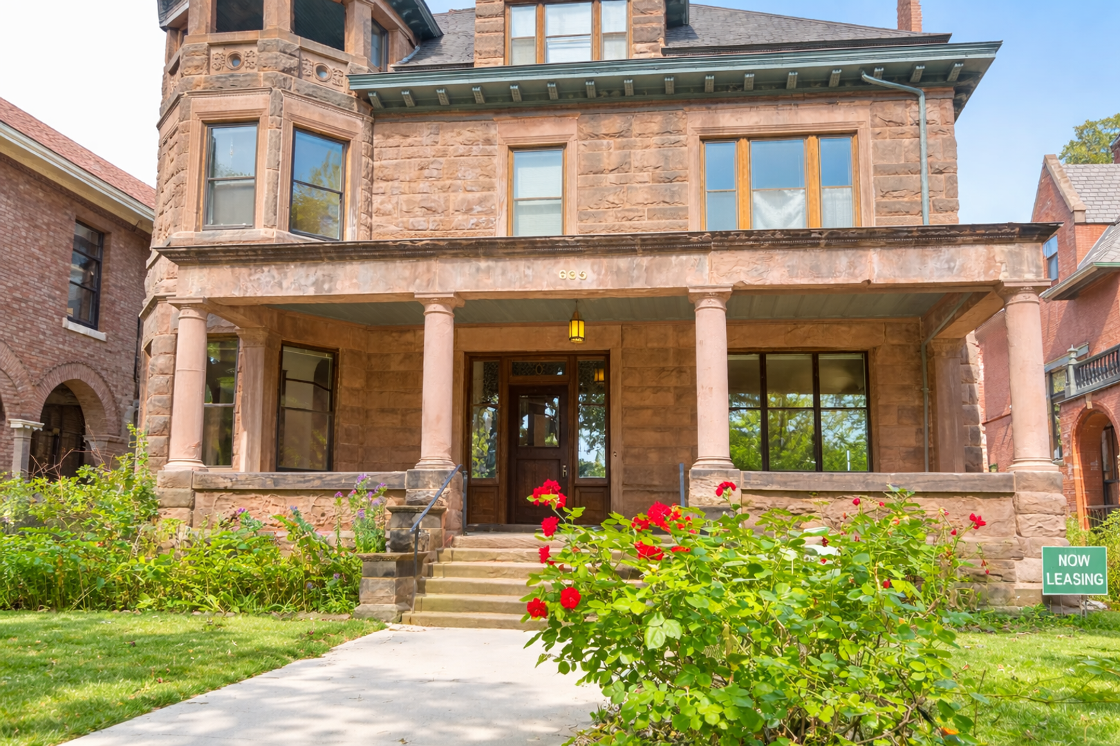 St. Paul Apartment: 335 Summit Ave