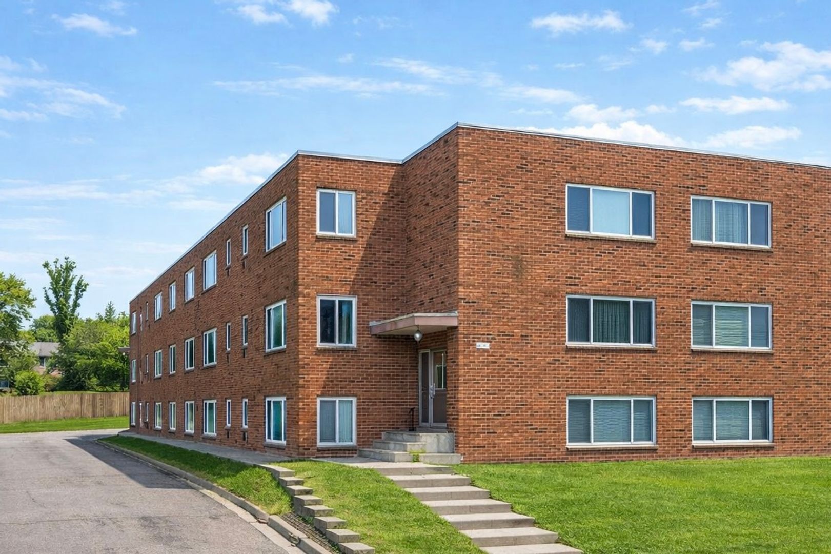 Minneapolis Apartment: 319 8th St SE