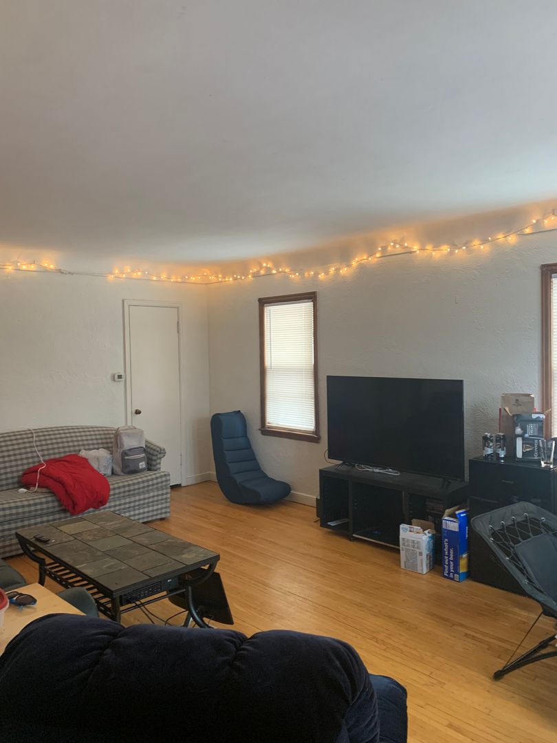 St. Paul Apartment: 865-67 Snelling Ave N