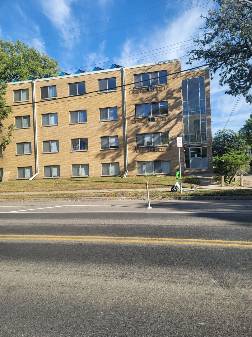 Minneapolis Apartment: 616 10th Ave SE