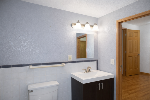319 8th St SE – Studio Apartment Available – photo 1