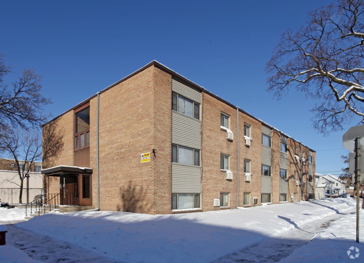 Minneapolis Apartment: 327 University Ave SE