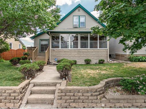 Upper Level Affordable and Cozy 3 Bed 1 Bath - June Move In! – photo 1