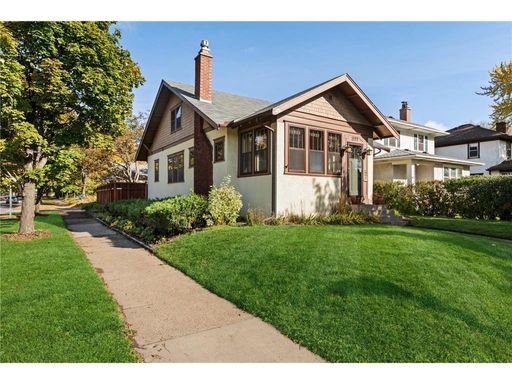 Huge 8 Bedroom Across from Macalester! June 1st Move In – photo 1