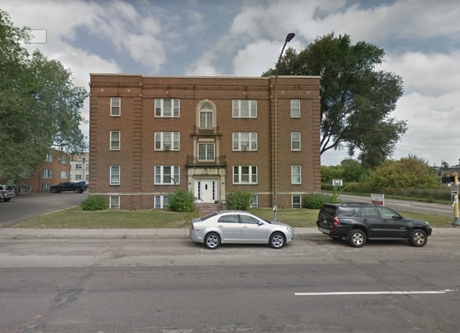 Minneapolis Apartment: 813 University Ave SE