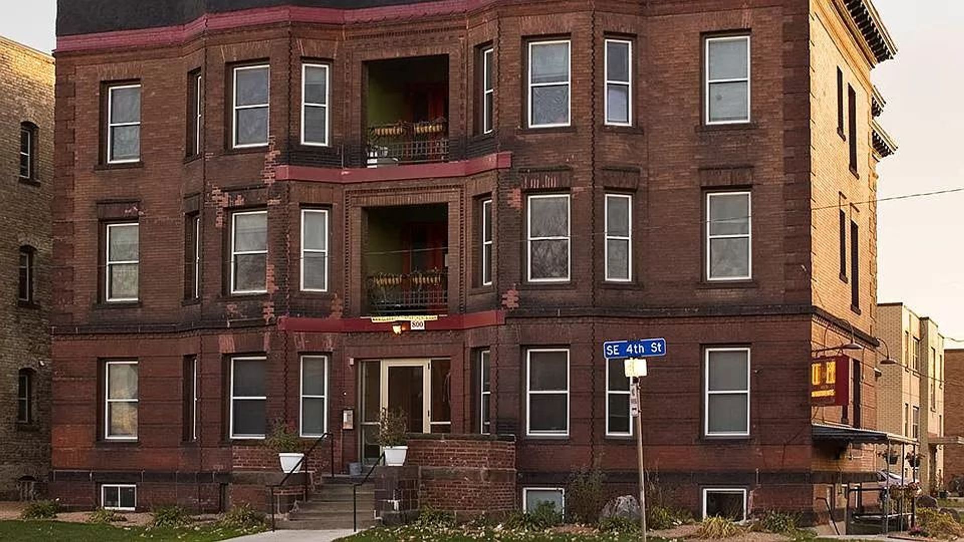 Minneapolis Apartment: 800 4th St SE