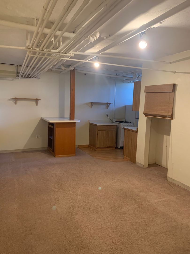 Minneapolis Apartment: 813 University Ave SE