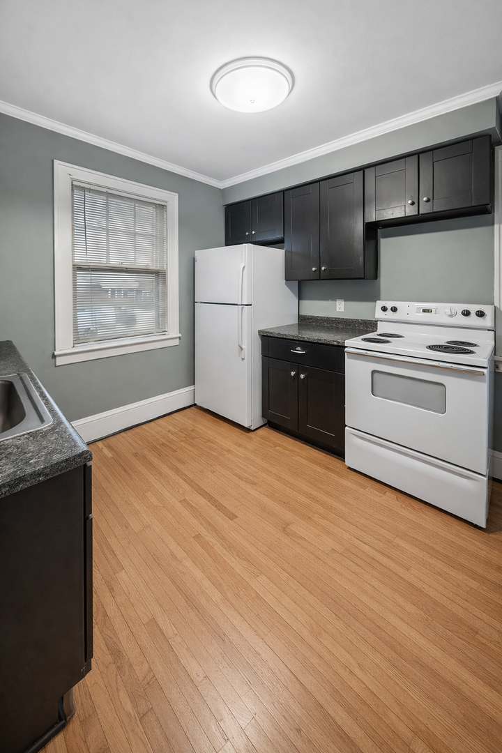 811 Snelling Ave N 7 of 8